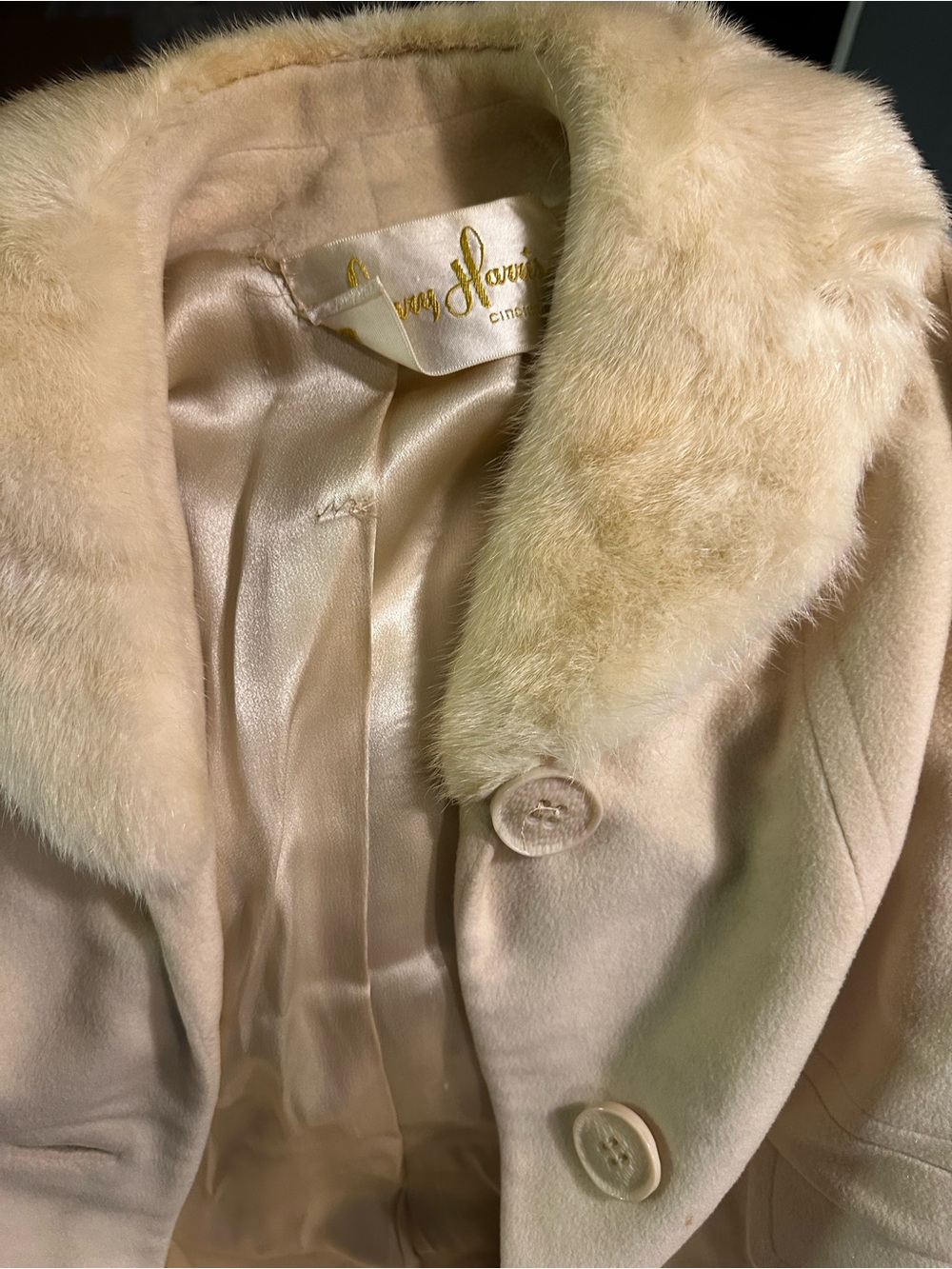 Vintage-Inspired Cream Fur-Collar Women's Coat